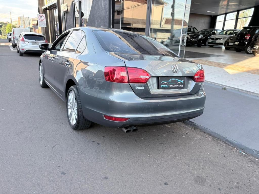 VOLKSWAGEN Jetta - Foto