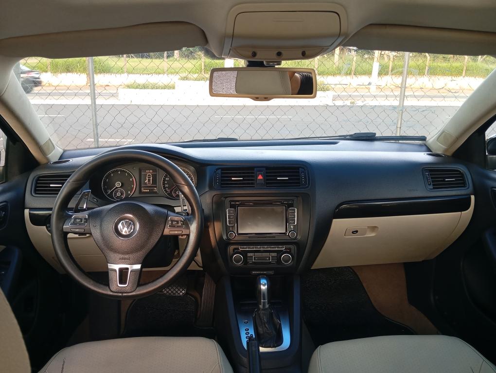 VOLKSWAGEN Jetta - Foto