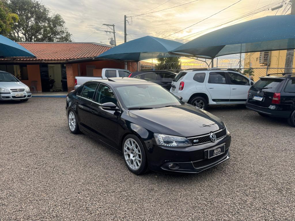 VOLKSWAGEN Jetta - Foto