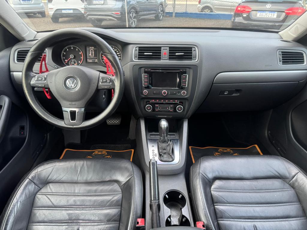 VOLKSWAGEN Jetta - Foto