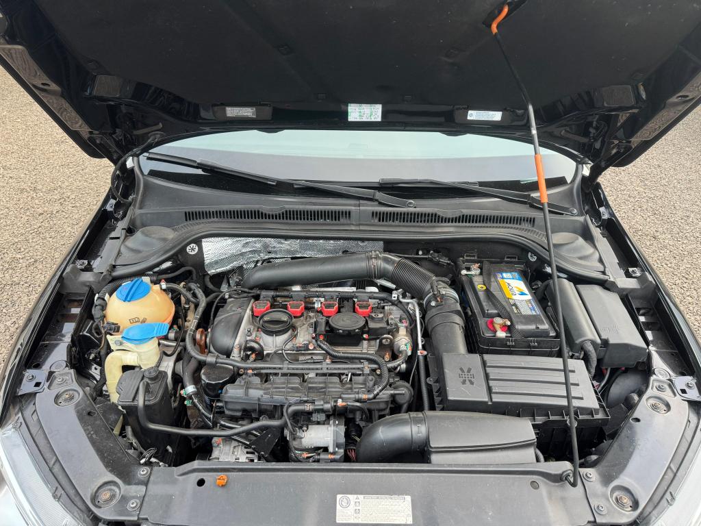 VOLKSWAGEN Jetta - Foto