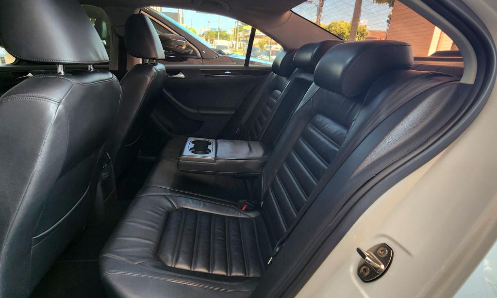 VOLKSWAGEN Jetta - Foto