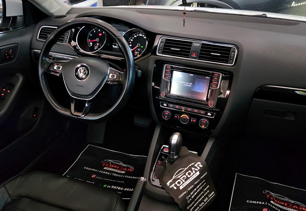 VOLKSWAGEN Jetta - Foto