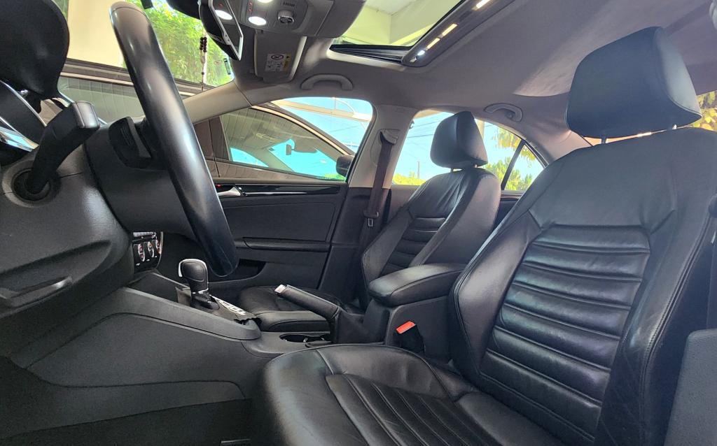 VOLKSWAGEN Jetta - Foto