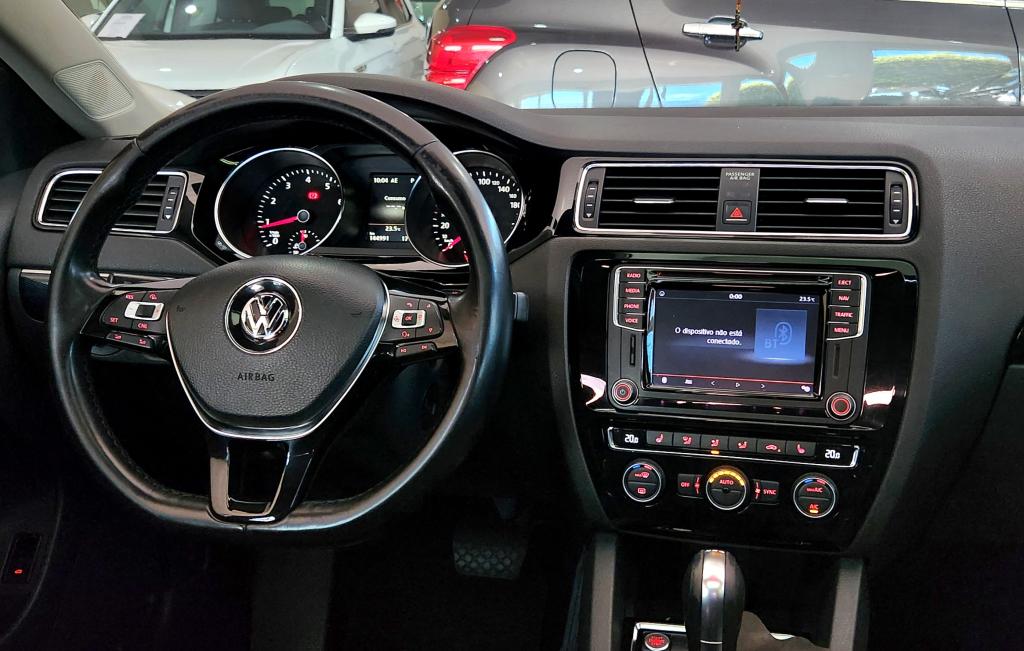 VOLKSWAGEN Jetta - Foto