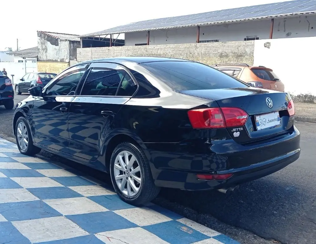 VOLKSWAGEN Jetta - Foto