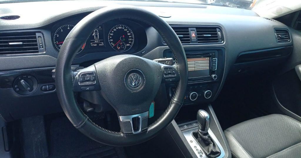 VOLKSWAGEN Jetta - Foto