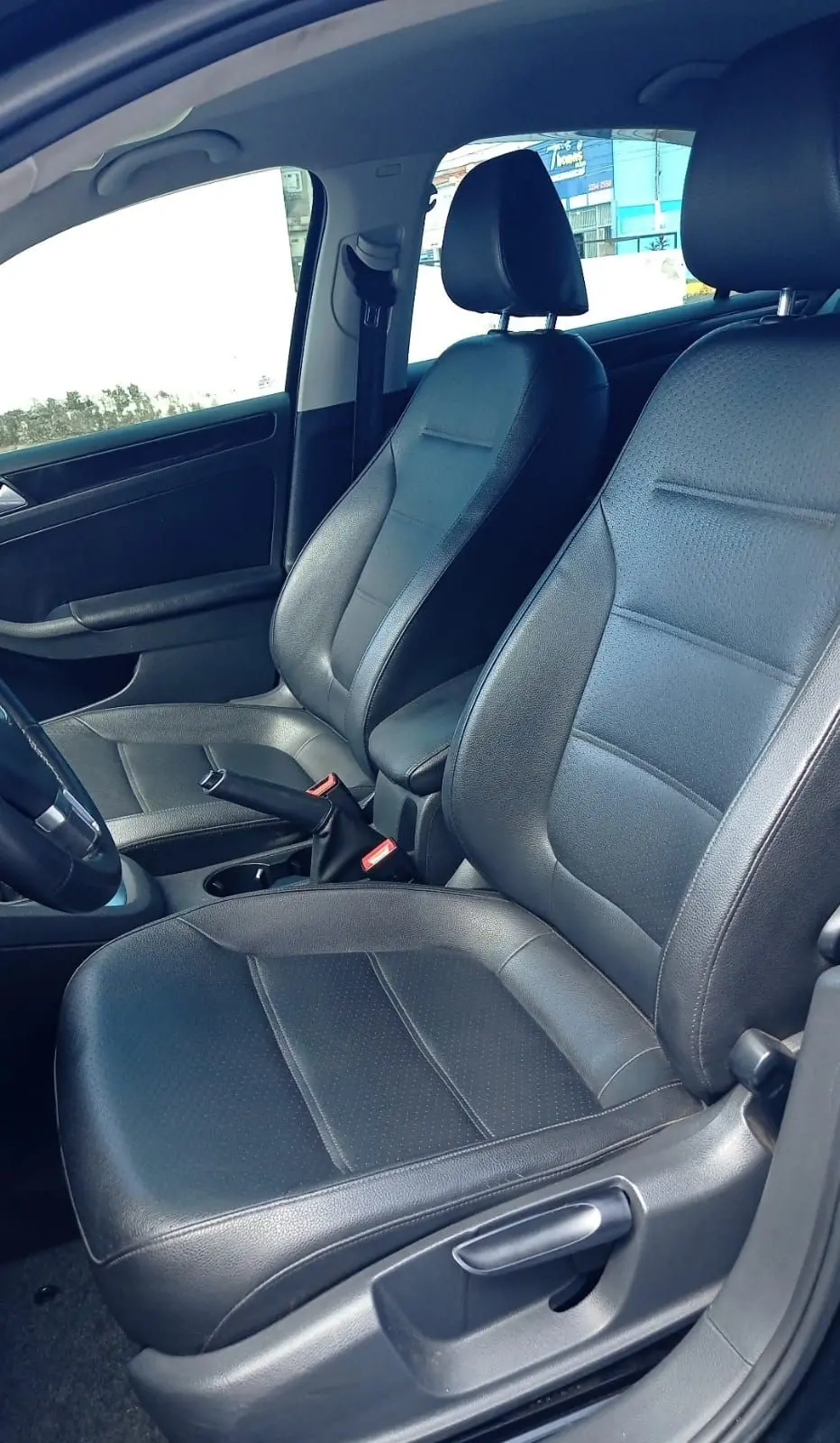VOLKSWAGEN Jetta - Foto