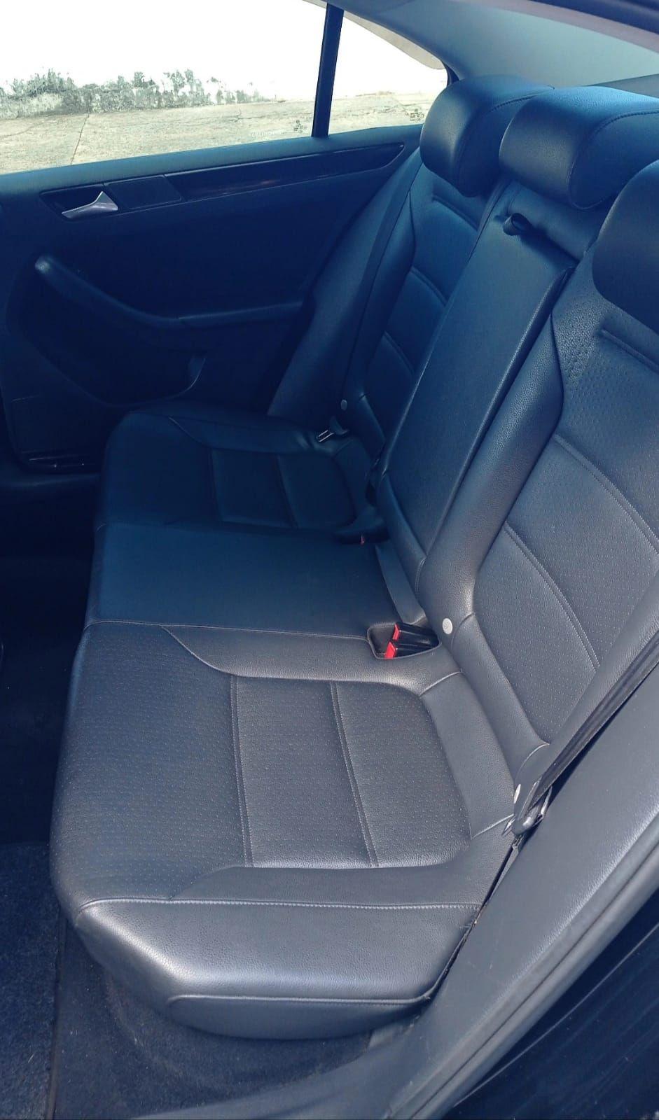 VOLKSWAGEN Jetta - Foto