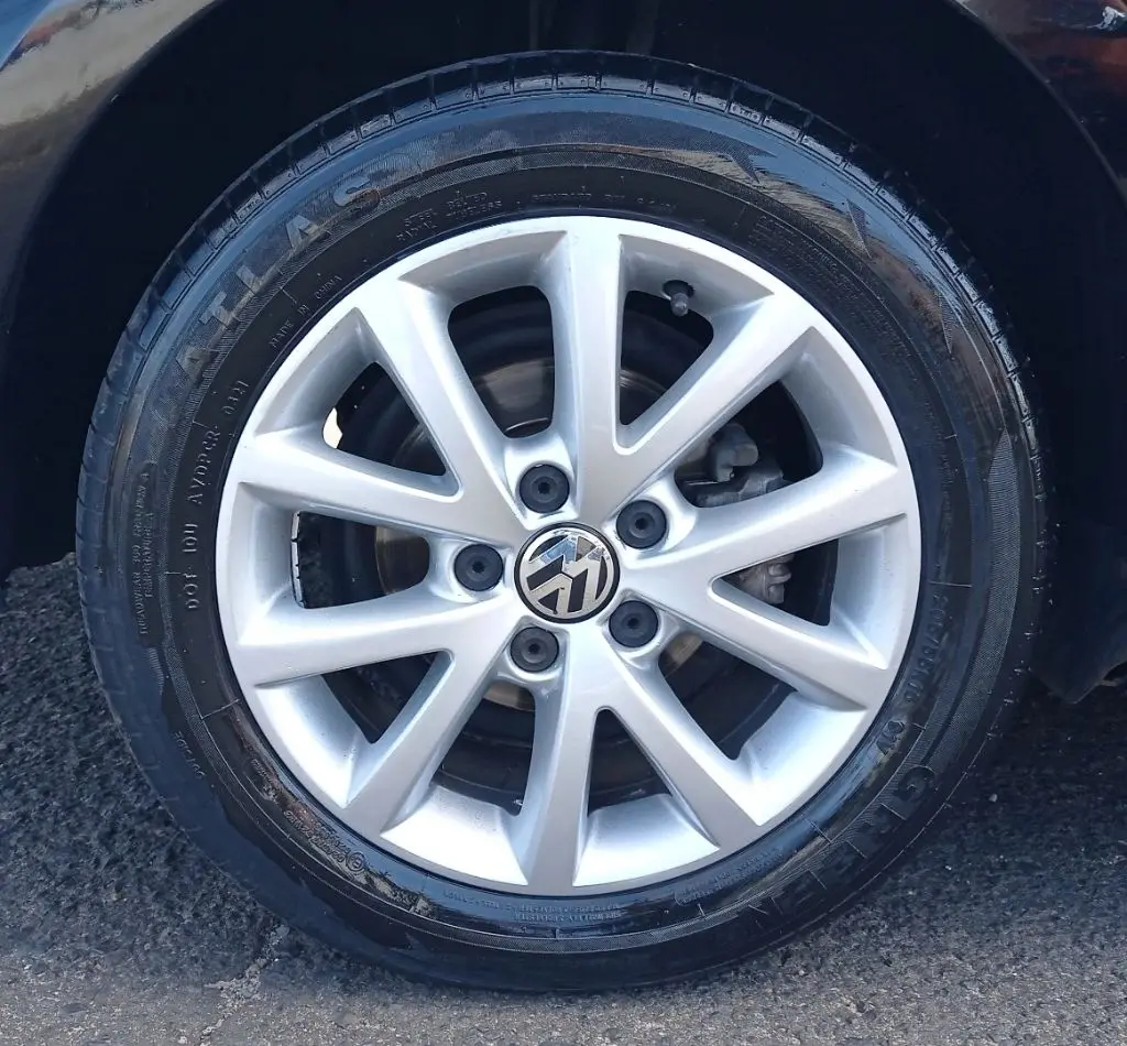 VOLKSWAGEN Jetta - Foto
