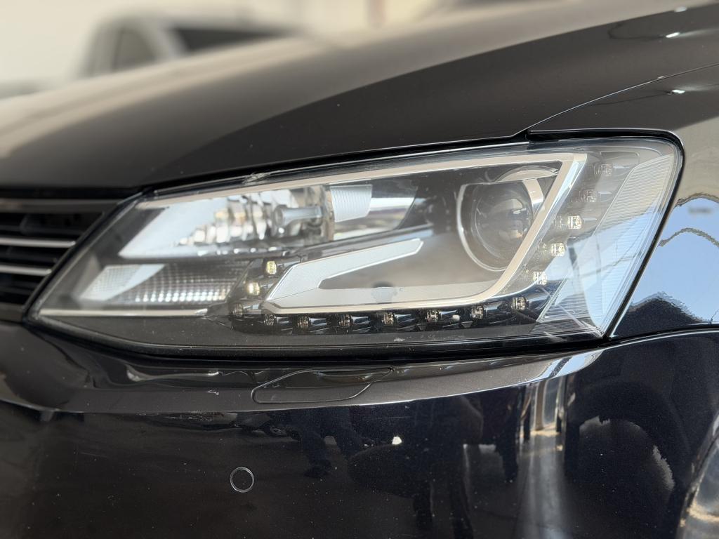 VOLKSWAGEN Jetta - Foto