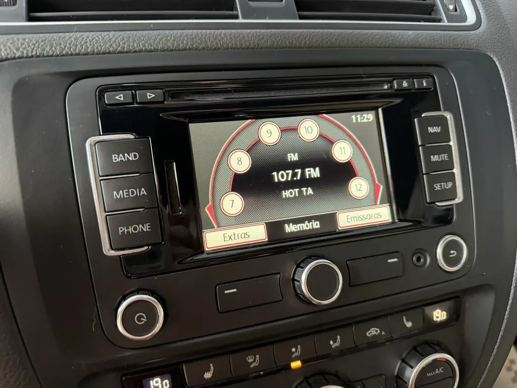 VOLKSWAGEN Jetta - Foto