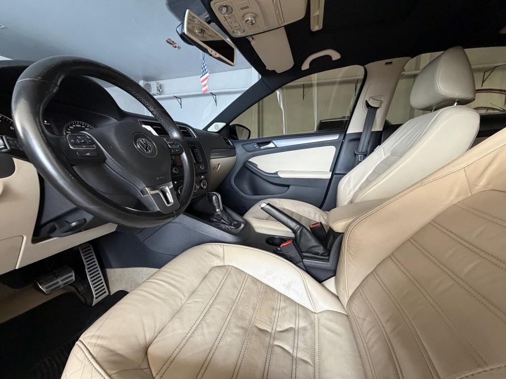 VOLKSWAGEN Jetta - Foto