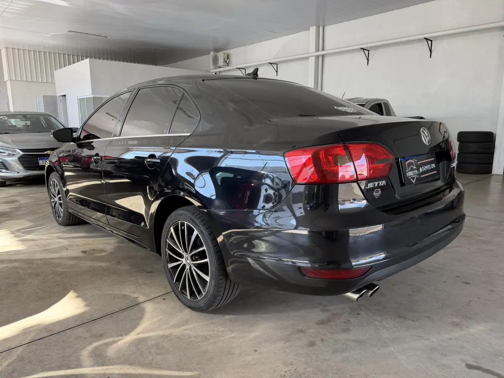 VOLKSWAGEN Jetta - Foto