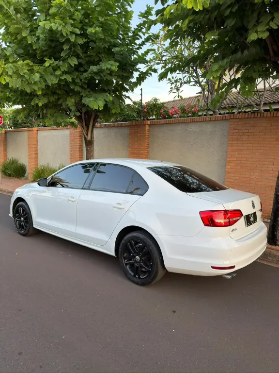 VOLKSWAGEN Jetta - Foto