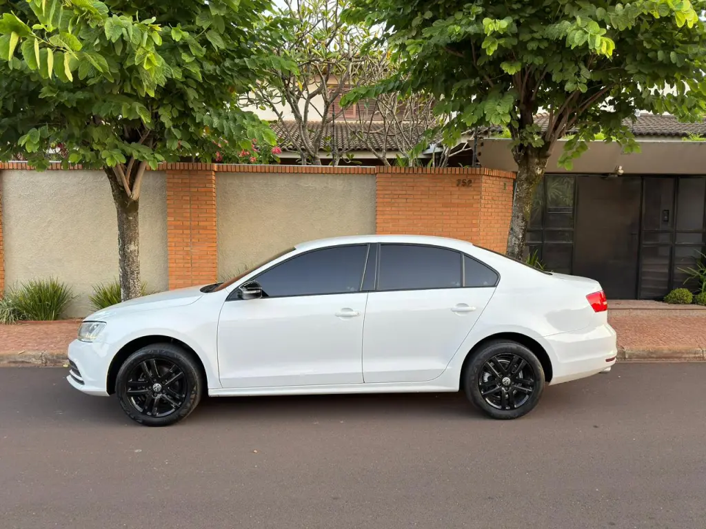 VOLKSWAGEN Jetta - Foto