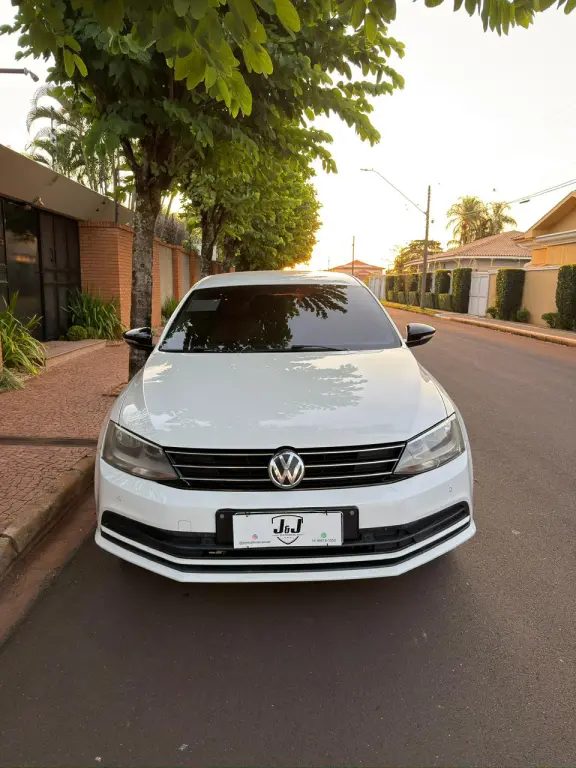 VOLKSWAGEN Jetta - Foto
