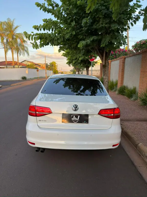 VOLKSWAGEN Jetta - Foto