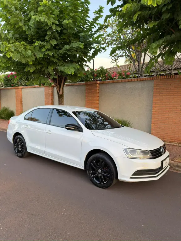 VOLKSWAGEN Jetta - Foto