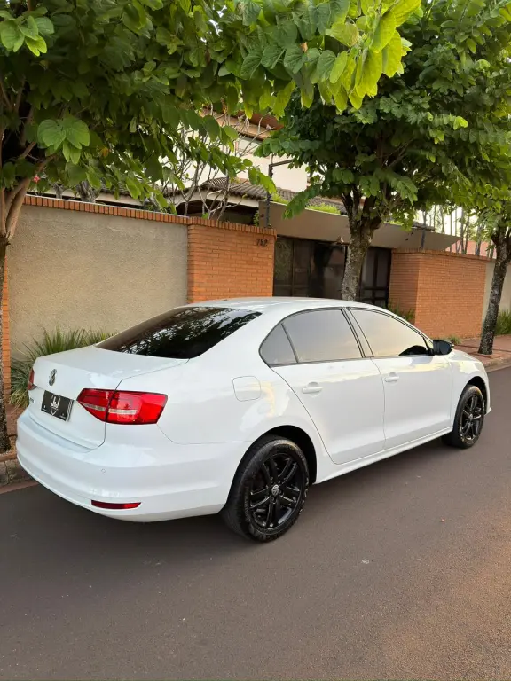 VOLKSWAGEN Jetta - Foto