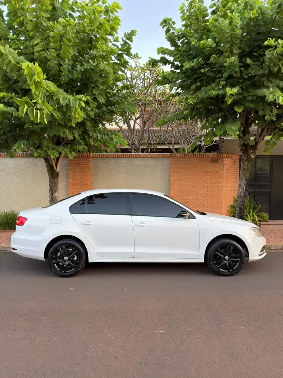 VOLKSWAGEN Jetta - Foto