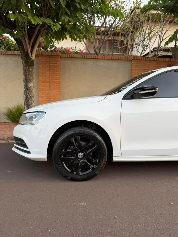 VOLKSWAGEN Jetta - Foto