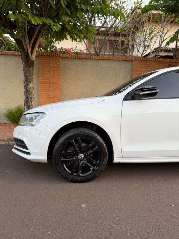 VOLKSWAGEN Jetta - Foto