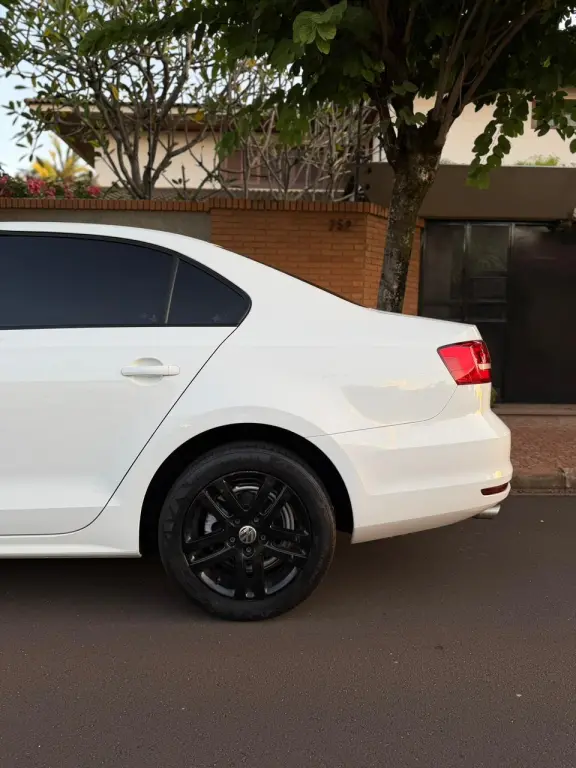VOLKSWAGEN Jetta - Foto