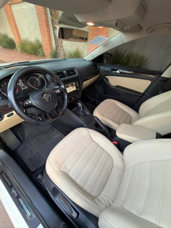 VOLKSWAGEN Jetta - Foto
