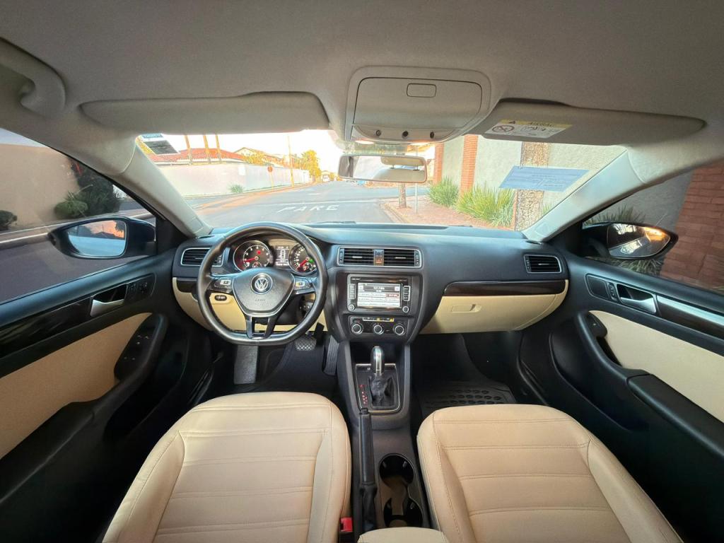 VOLKSWAGEN Jetta - Foto