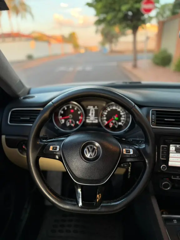 VOLKSWAGEN Jetta - Foto