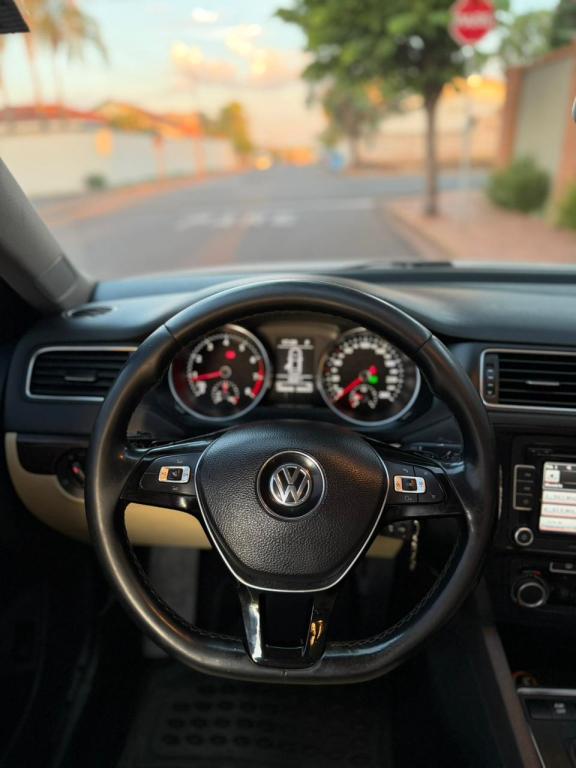 VOLKSWAGEN Jetta - Foto