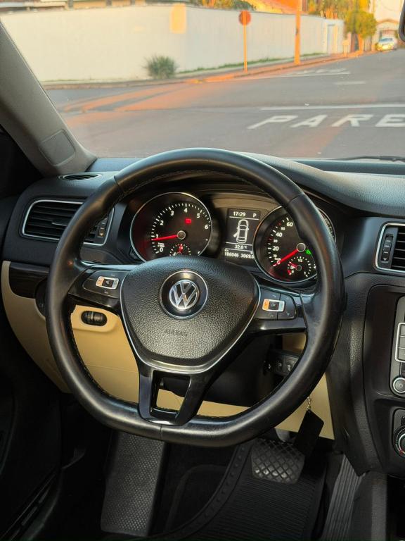 VOLKSWAGEN Jetta - Foto