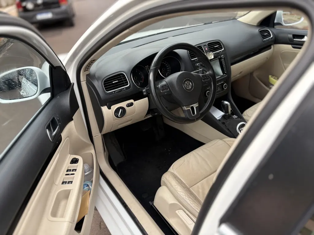 VOLKSWAGEN Jetta Variant - Foto