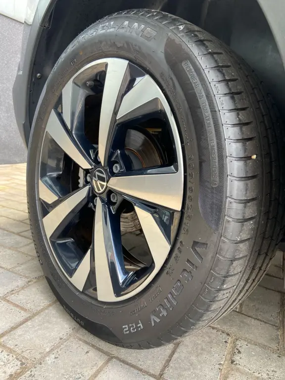 VOLKSWAGEN Nivus - Foto