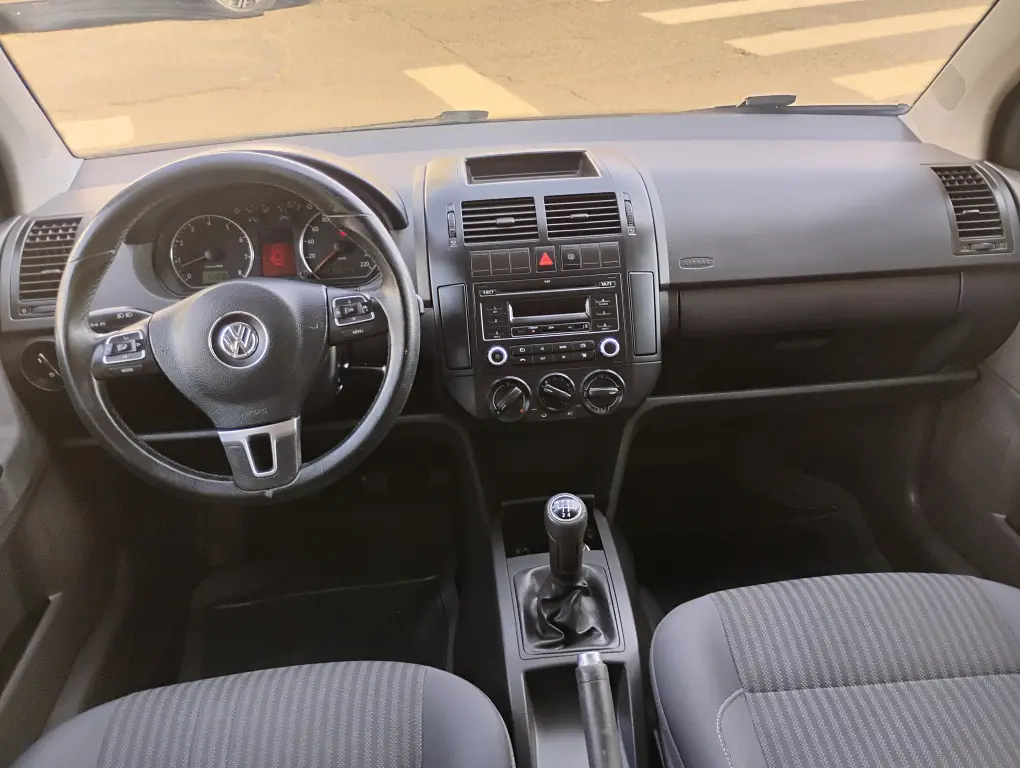 VOLKSWAGEN Polo Hatch - Foto