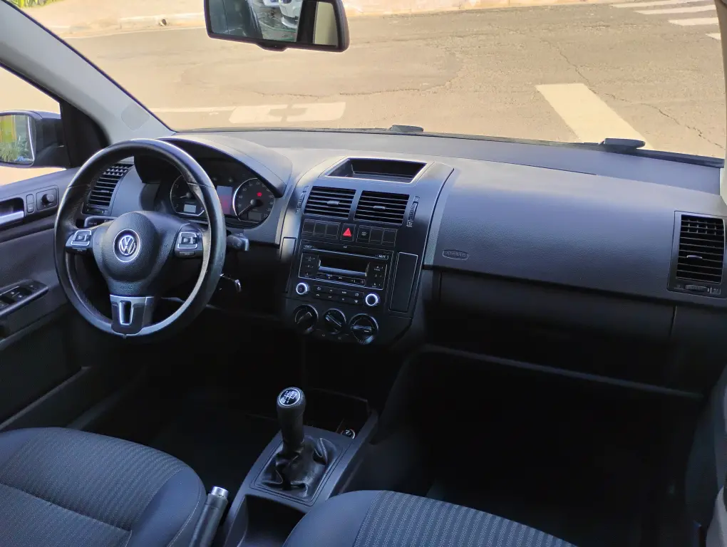 VOLKSWAGEN Polo Hatch - Foto