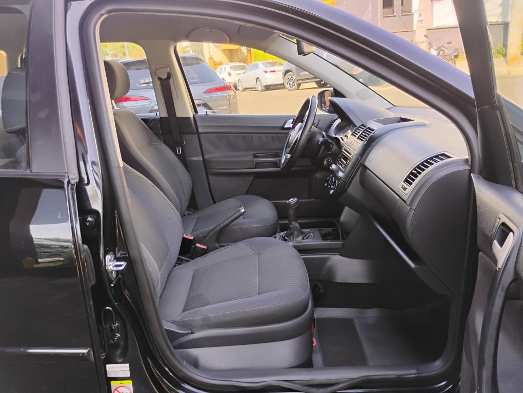 VOLKSWAGEN Polo Hatch - Foto