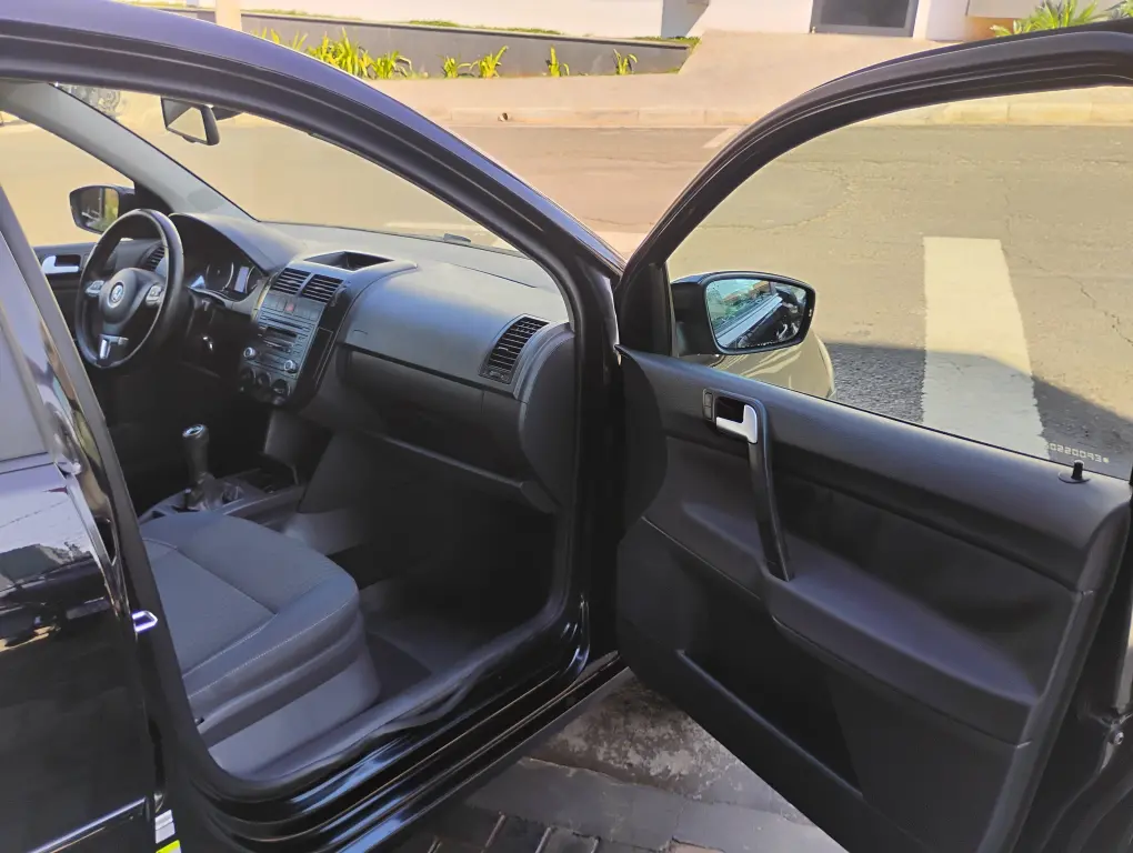 VOLKSWAGEN Polo Hatch - Foto