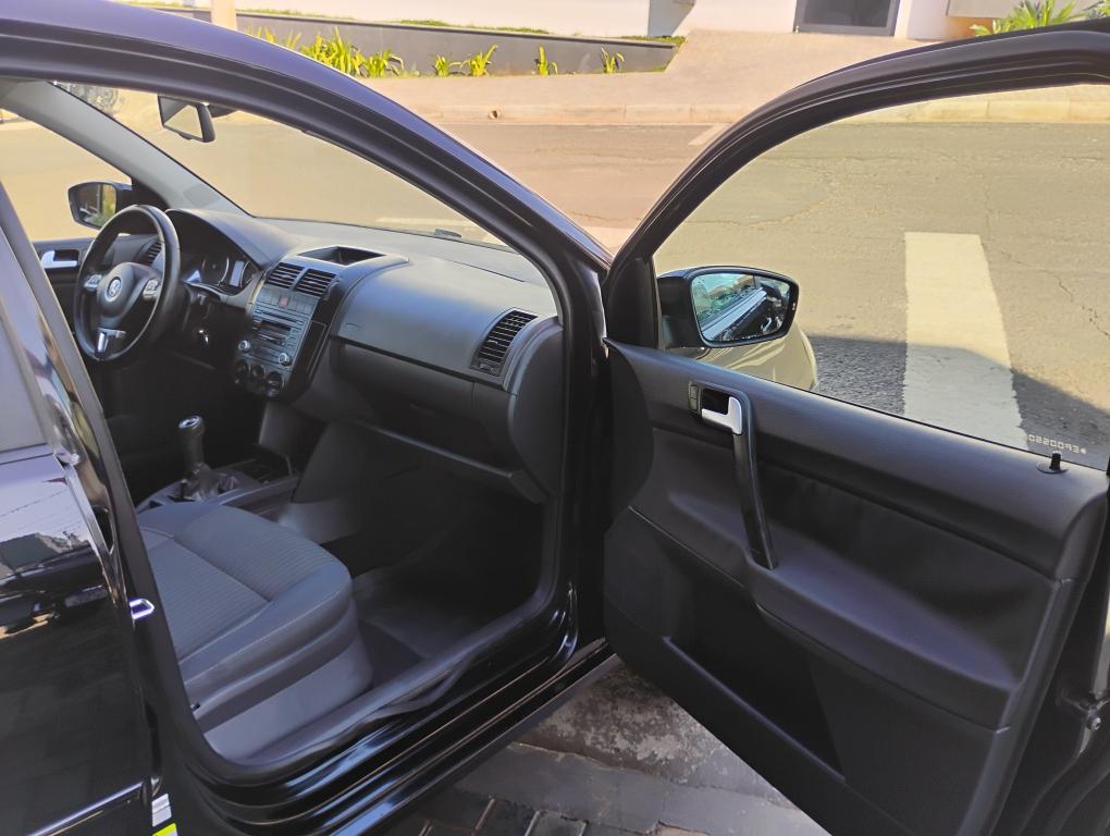 VOLKSWAGEN Polo Hatch - Foto