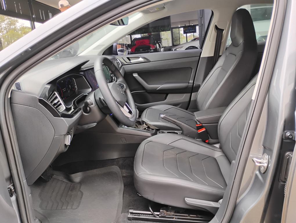 VOLKSWAGEN Polo Hatch - Foto