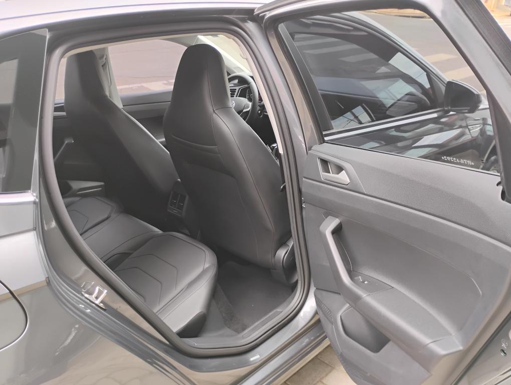 VOLKSWAGEN Polo Hatch - Foto