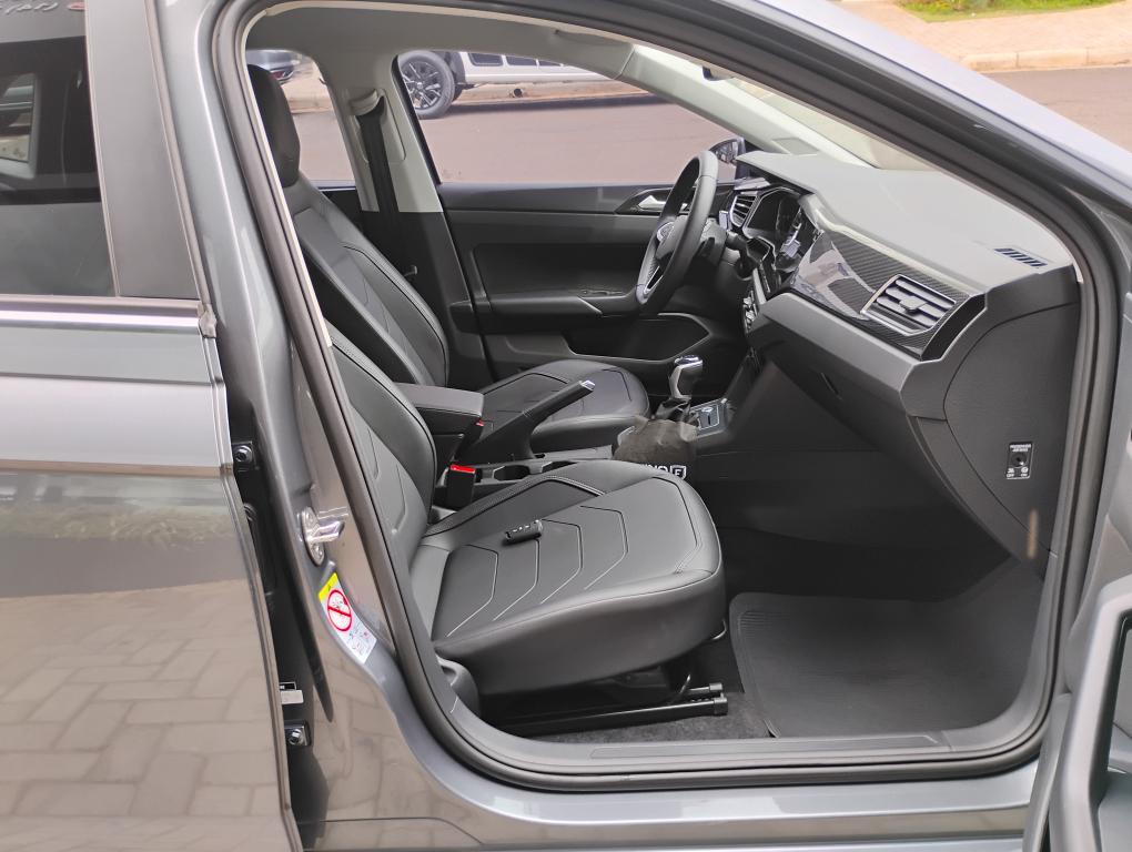 VOLKSWAGEN Polo Hatch - Foto