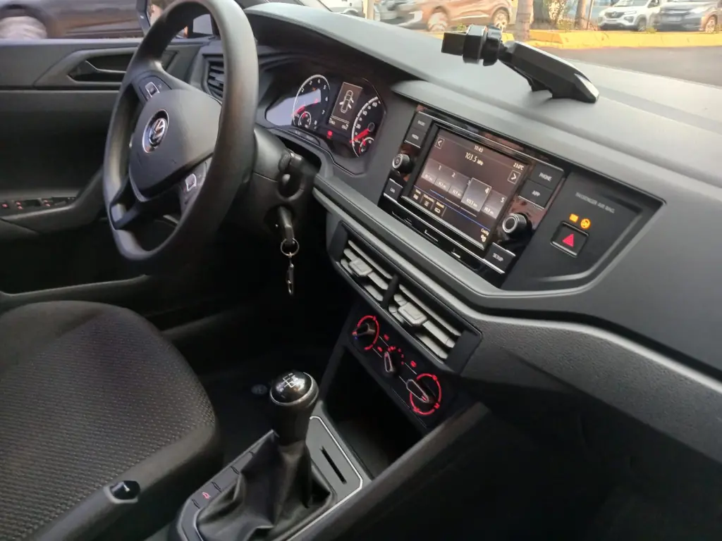 VOLKSWAGEN Polo Hatch - Foto