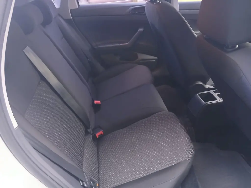 VOLKSWAGEN Polo Hatch - Foto