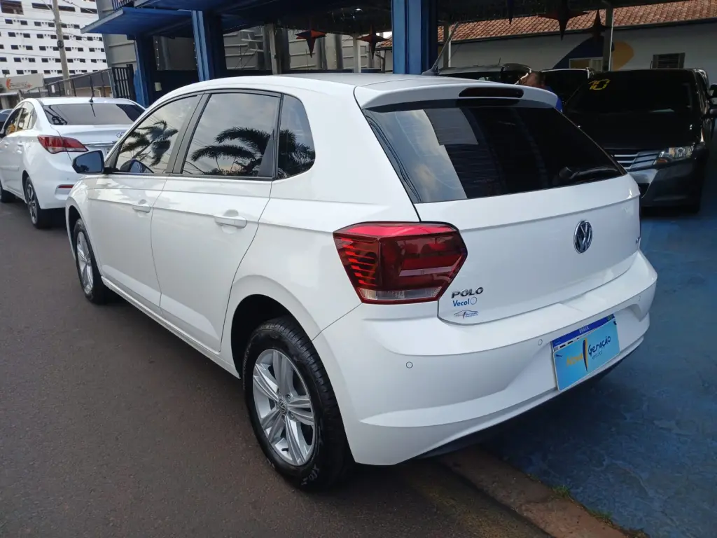 VOLKSWAGEN Polo Hatch - Foto