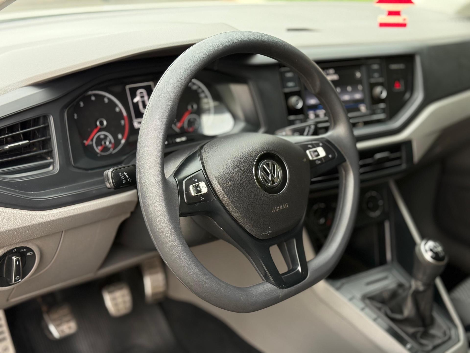 VOLKSWAGEN Polo Hatch - Foto