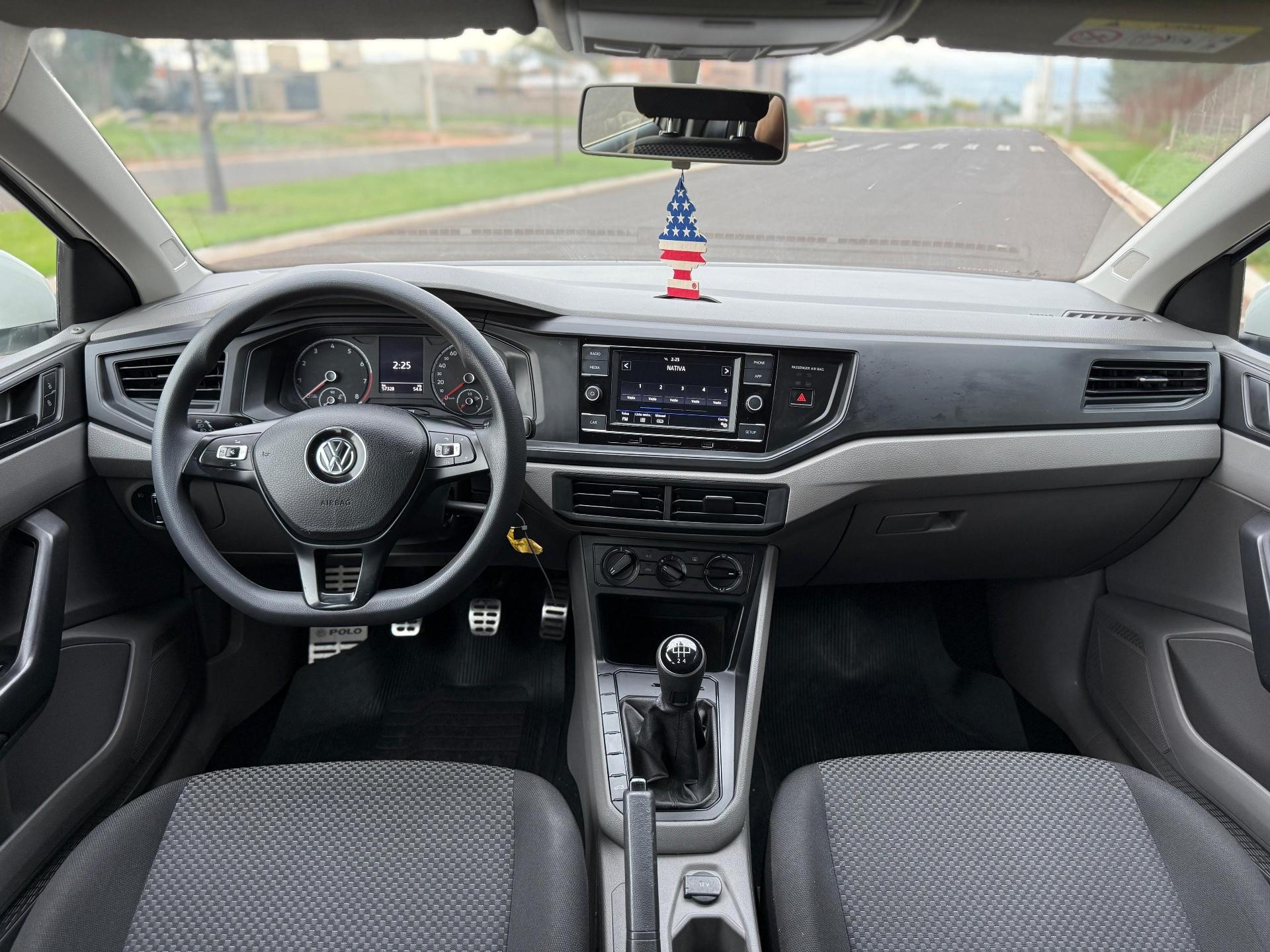 VOLKSWAGEN Polo Hatch - Foto