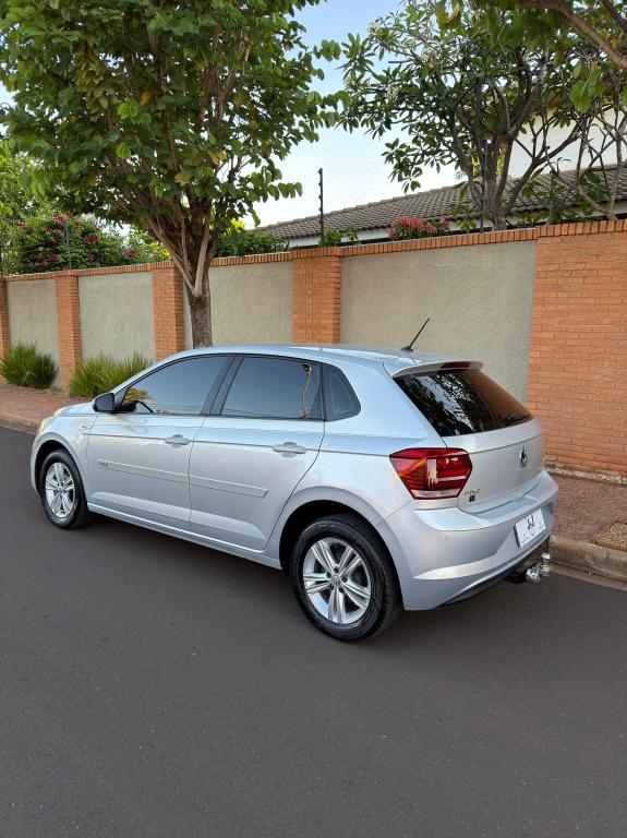 VOLKSWAGEN Polo Hatch - Foto