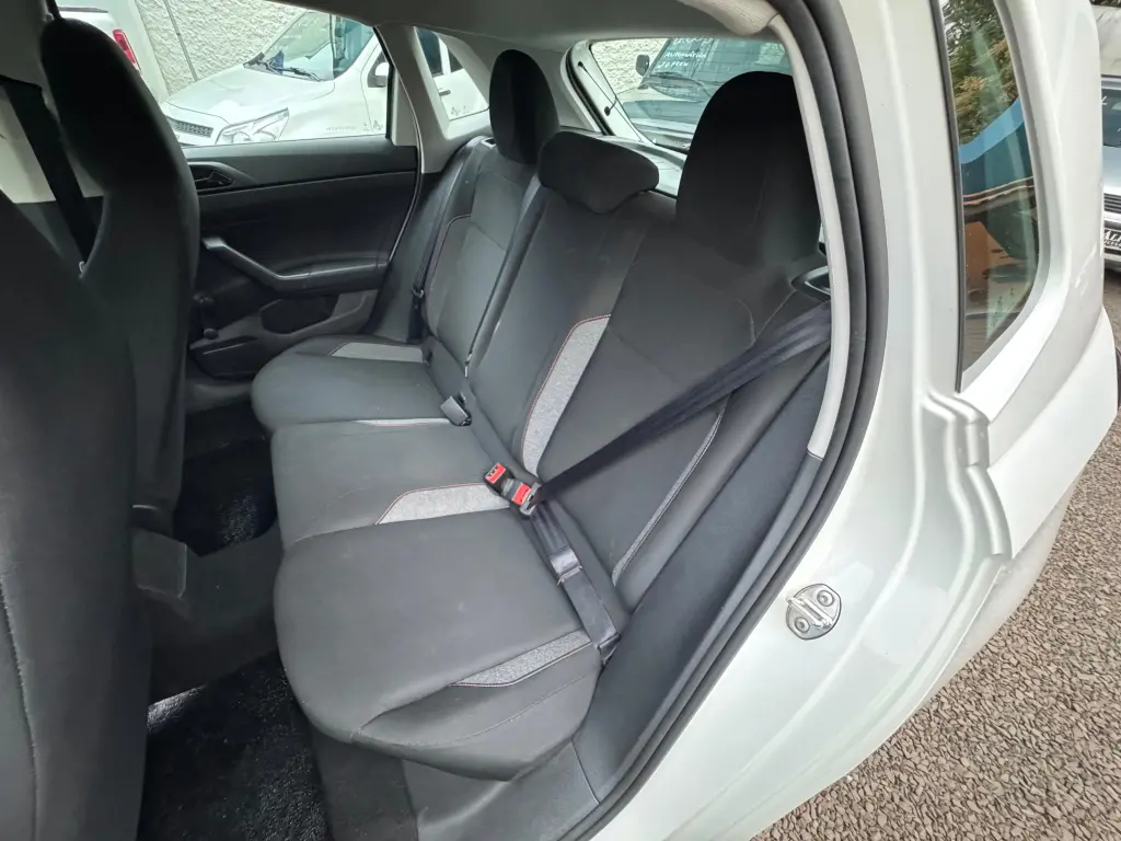 VOLKSWAGEN Polo Hatch - Foto